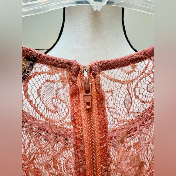 Forever 21 + Plus Sizes Elegant Dusty Pink Lace & Tulle Dress - Picture 12 of 16